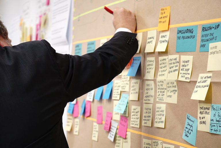 O Kanban pode ser aplicado como um processo principal ou como um processo de apoio em conjunto com outros como scrum ou cascata e por isso é chamado por muitos como um “caminho alternativo à agilidade” uma vez que possibilita a melhoria dos processos de forma evolutiva, experimental e contínua.