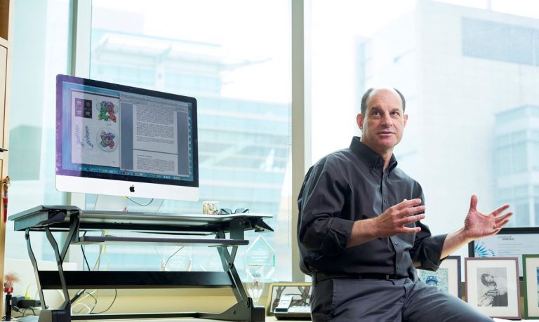 Os neurocientistas norte-americanos David Julius e Ardem Patapoutian foram os laureados com o Prêmio Nobel da Medicina, pelo seu trabalho na descoberta dos receptores da temperatura e do toque.