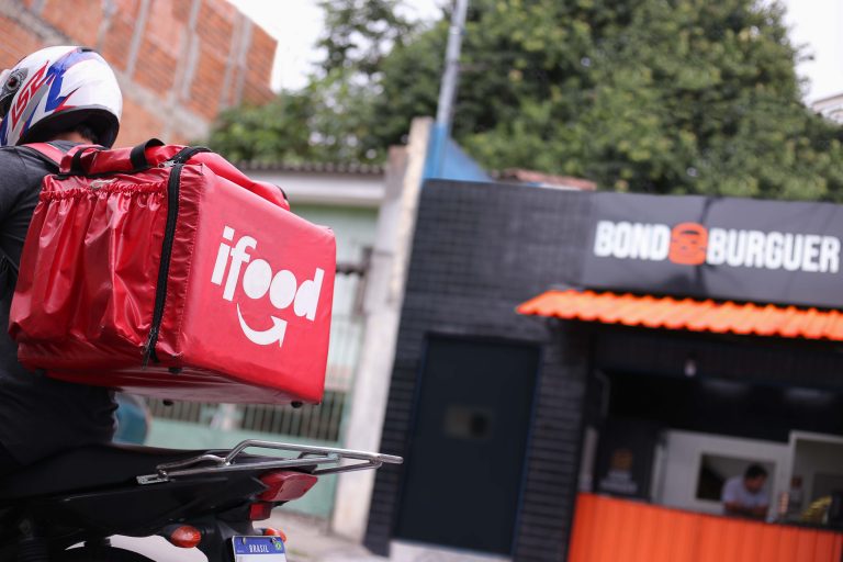 Redes de franquias fast-food crescem 575% com unidades nas periferias