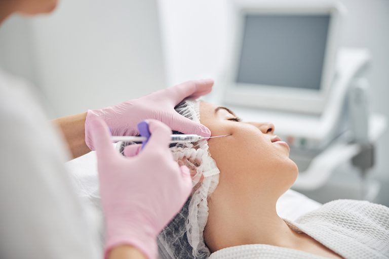 Estudos confirmam que o PMMA é seguro para procedimentos faciais e corporais