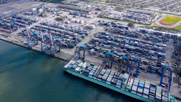 Movimentação no Porto de Santos sobe 20% em 2021