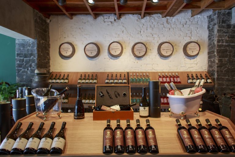 Wine Bar chega em São Paulo com rótulos premiados