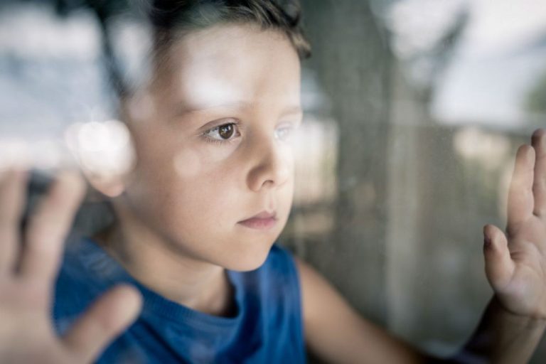 Traumas de infância interferem na saúde mental dos adultos