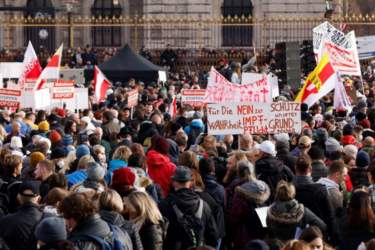 Protestos contra lockdown se espalham em diversos países