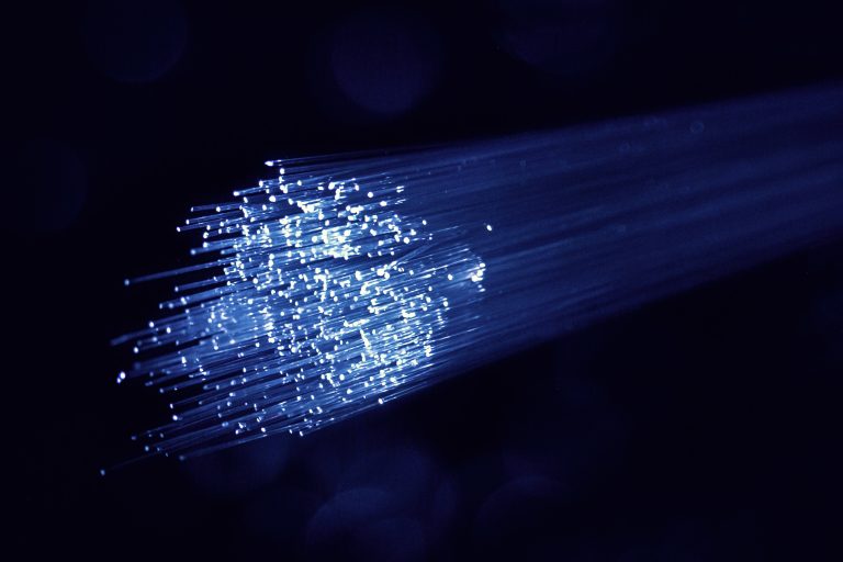 Tecnologia 5G alavanca mercado de fibras óticas
