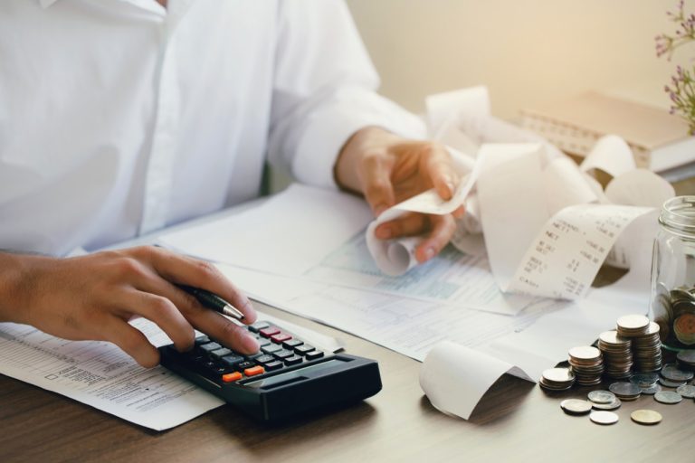 Uze faz parceria com Serasa para facilitar a renegociação de dívidas com cliente