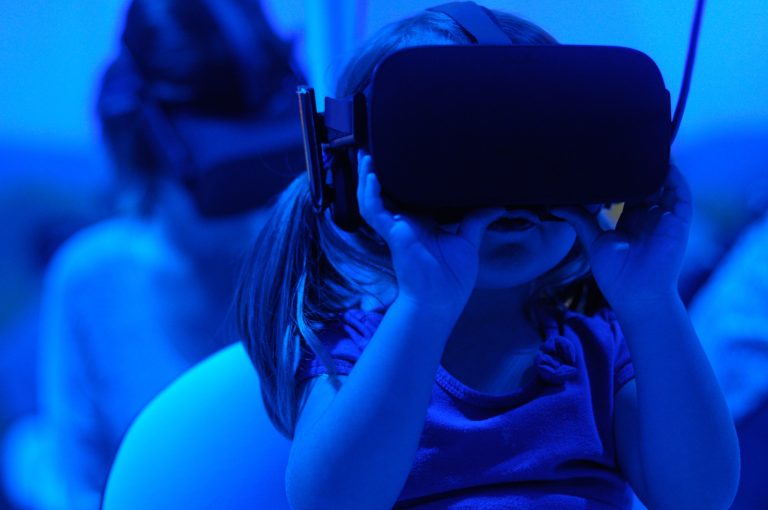 Aposta de dono do Facebook, metaverso pode melhorar experiências educacionais