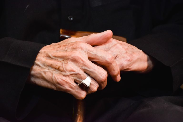 Rejuvenescimento das mãos: as mãos também podem denunciar a idade