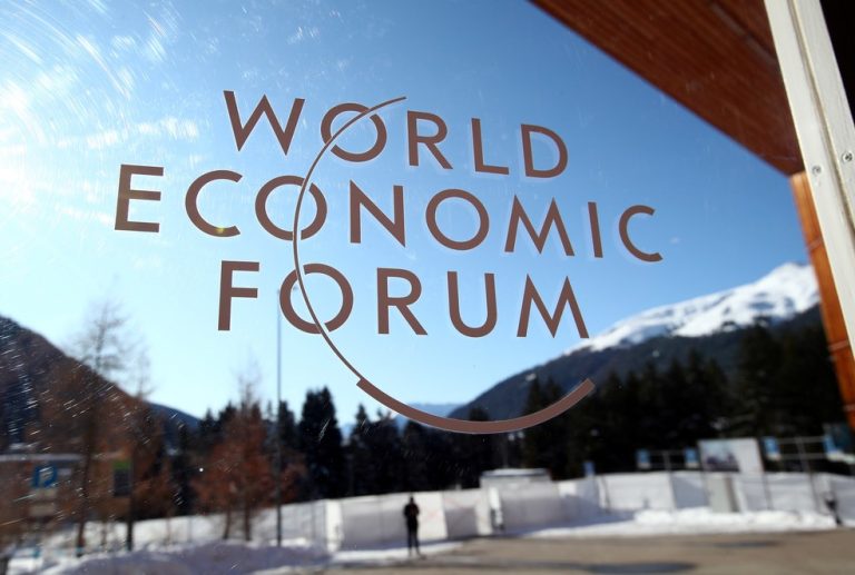 Fórum Econômico Mundial de Davos é adiado devido à ômicron