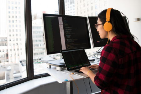Empresa de tecnologia para indústrias recruta profissionais de todo o país