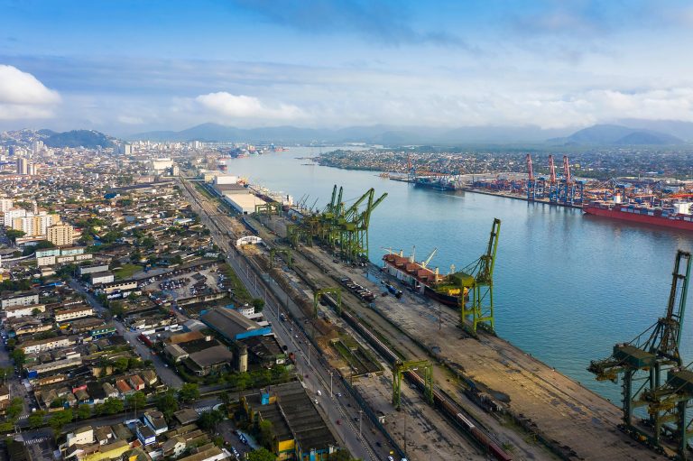 Portos brasileiros têm alta de 5,5% em 2021