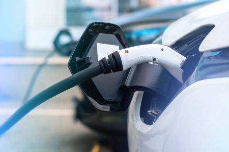 Em 2021, carros elétricos venderam 3 vezes mais