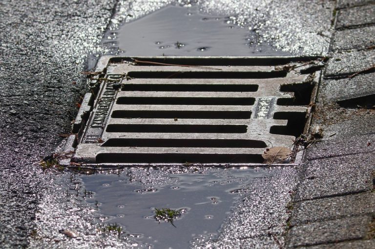 Chuvas de janeiro acendem alerta para entupimentos de bueiro