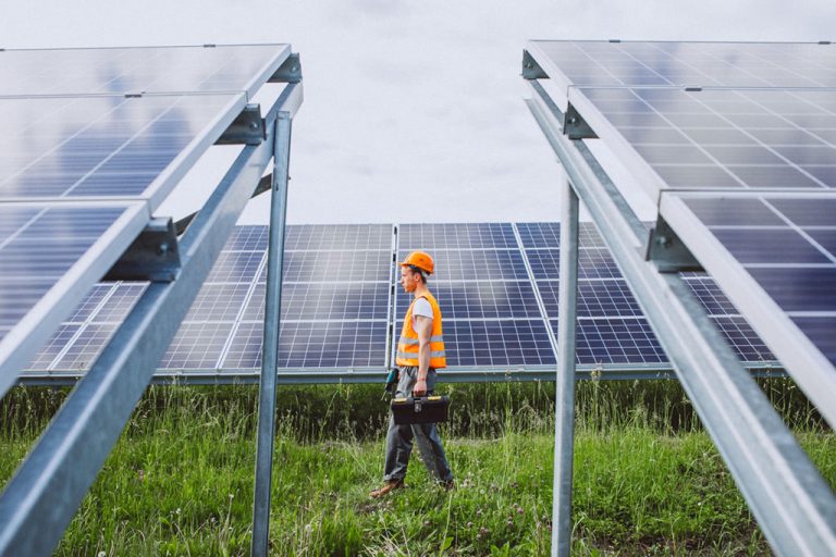 Todo o projeto do complexo de geração de energia renovável de Itaobim, em Minas Gerais, que tem capacidade para abastecer mais de 10 mil residências, será realizado com recursos EnyCoin, que oferece retorno financeiro em curso e longo prazo.