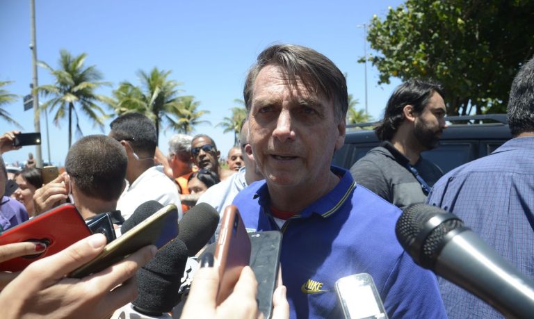 Bolsonaro lembrou que os servidores estão sem reajuste há três anos e que reconhece que eles “perderam bastante poder aquisitivo”.