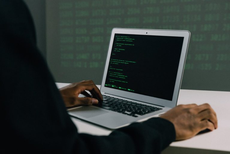 O Brasil é uma das comunidades de desenvolvedores de software que mais cresce no mundo, com um crescimento anual de 40% no total de usuários.