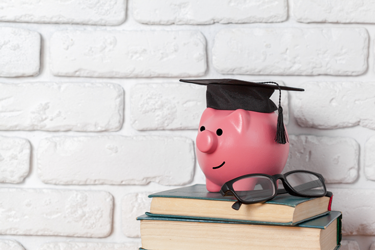 Bolsas de estudo são alternativa para continuar os estudos