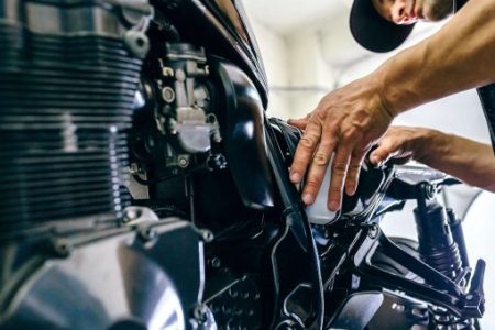 Revisão preventiva na moto prolonga vida útil dos componentes