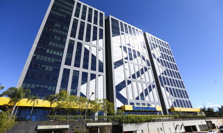 O Banco do Brasil (BBAS3) impressionou com a divulgação de um lucro de R$ 21,021 bilhões em 2021, um aumento de 51,4%.