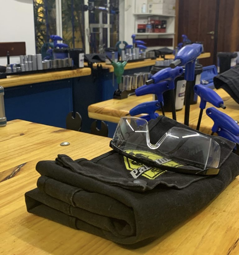 Seguro de bikes oferece curso de mecânica de bicicletas a jovens de baixa renda