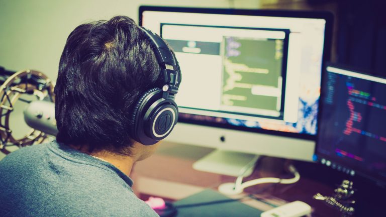 Tecnologia da Informação está em alta para quem busca o primeiro emprego
