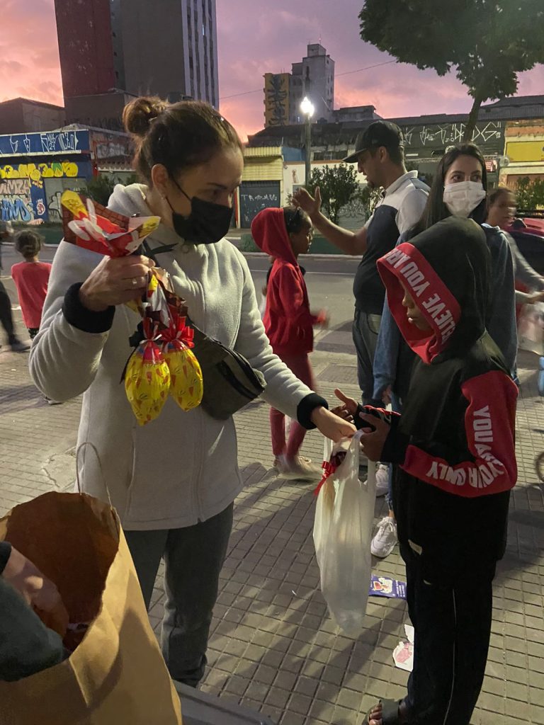Ações de solidariedade em São Paulo e Rio apoiam mais de mil famílias e crianças