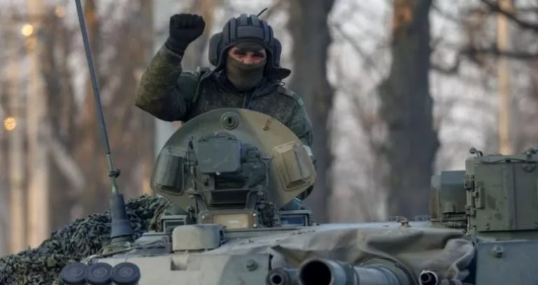 A Rússia retirou tropas da região de Kiev e mudou grande parte do foco da guerra para o leste da Ucrânia, após uma série de derrotas perto da capital.