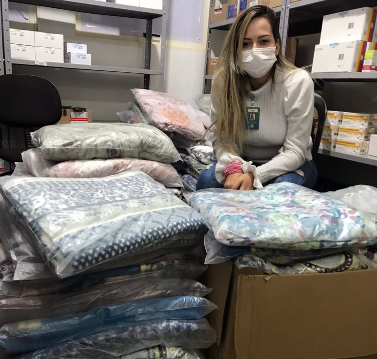 HEF realiza doação de roupas de frio e marmitas para moradores em situação de rua