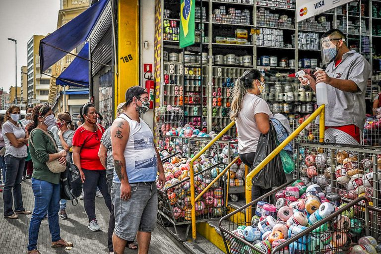 Lojistas promovem Dia Livre de Impostos nesta quinta-feira (2)