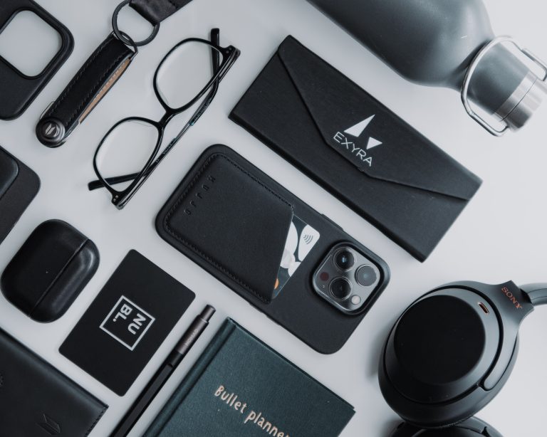 Desde o primeiro levantamento realizado no Brasil, celulares, carteiras e mochilas estão entre os itens mais esquecidos - com o celular reinando na primeira posição há alguns anos.