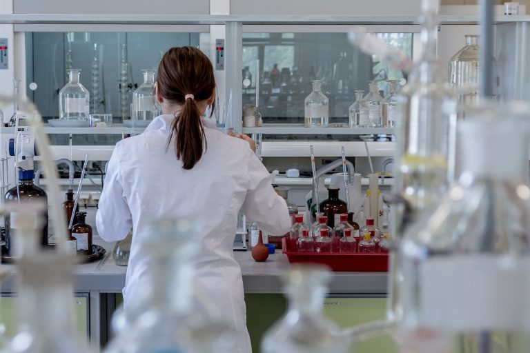 Empresas investem em tecnologia para eliminar vírus e bactérias de seus produtos