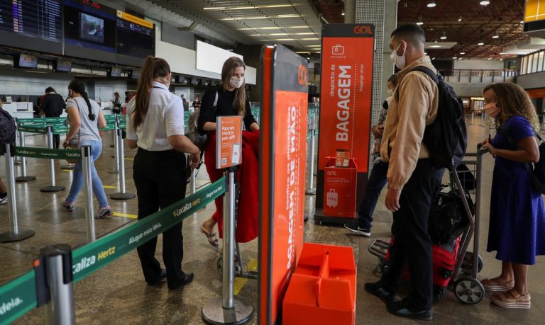 Desde a retomada econômica, o preço das passagens aéreas tem subido cada vez mais.