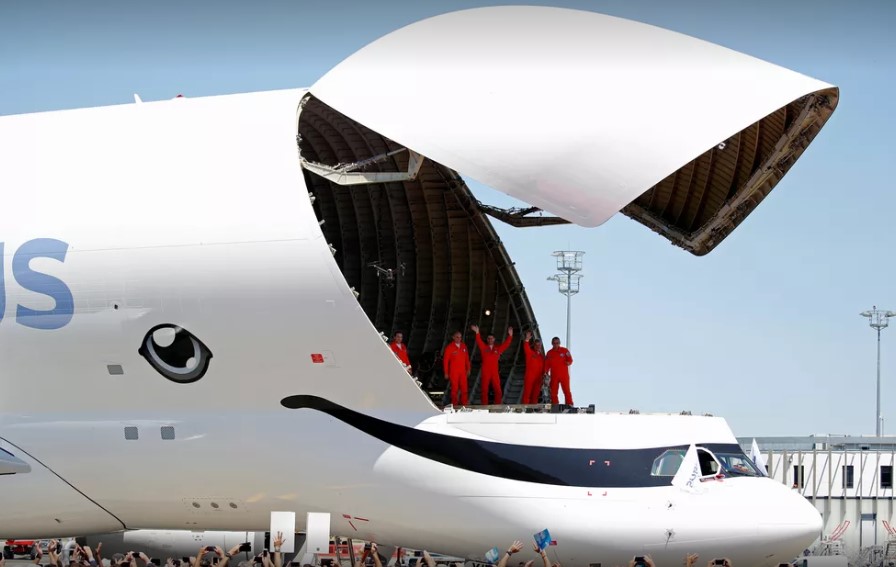 Beluga: Conheça por dentro o avião supercargueiro da Airbus