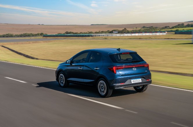 A reestilização aplicada no HB20 há três anos deveria ter durado mais tempo. No entanto, de tão polêmico, o visual do hatch mais vendido do País levou a Hyundai a antecipar um redesenho que deveria ocorrer daqui a um ou dois anos.