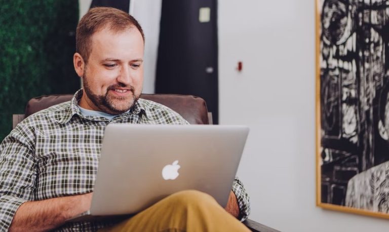 O Instituto Internacional em Segurança Psicológica é uma organização criada para apoiar empresas corajosas a liderar a transformação do jeito de fazer negócios, preparando a liderança para uma gestão mais consciente e humana, por meio da Segurança Psicológica.