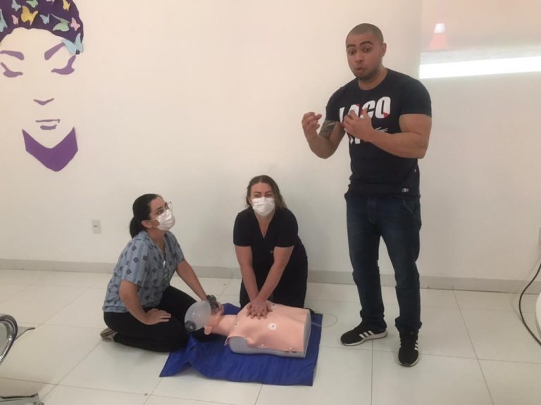 Hetrin realiza treinamento sobre parada cardiorrespiratória