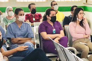 Profissionais do Hospital Estadual de Formosa assistem a palestra sobre comunicação