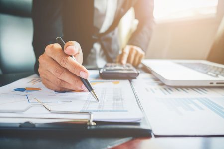 Ano de 2023 termina com surpresas positivas na economia, avalia José Roberto Colnaghi