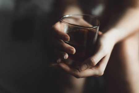 Aumento do alcoolismo feminino vai igualar-se entre os sexos até 2030