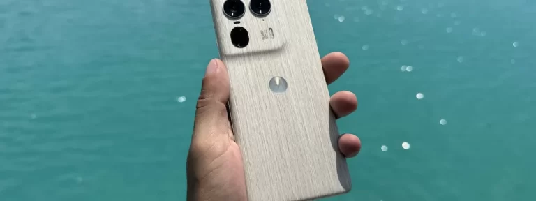 Motorola anuncia Edge 50 com a melhor câmera que já fez e versão em madeira