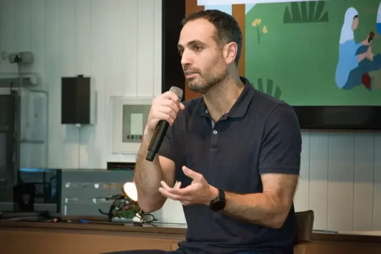 Executivo do LinkedIn revela as novas formas de destacar o perfil no Brasil usando a IA
