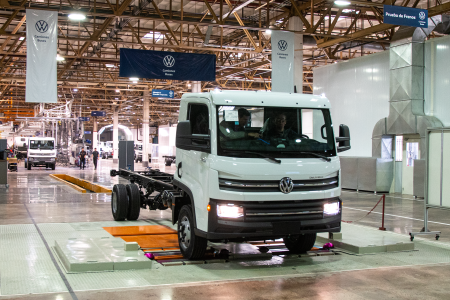 Volkswagen Caminhões e Ônibus intensifica estratégia internacional com produção na Argentina