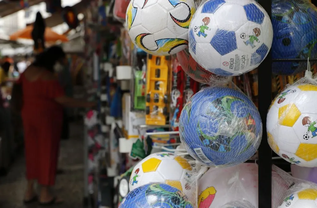 Maior parte são pessoas vindas da Venezuela e Bolívia, que atuam no comércio varejista de vestuário e acessórios no Brasil.