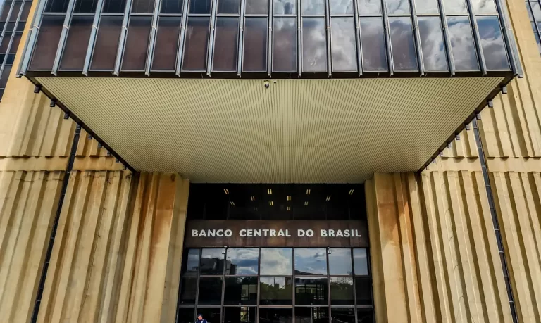 A previsão do mercado para o IPCA, a inflação oficial do Brasil, subiu de 4,05% para 4,10% para este ano, segundo o Boletim Focus do Banco Central divulgado em 29 de julho de 2024