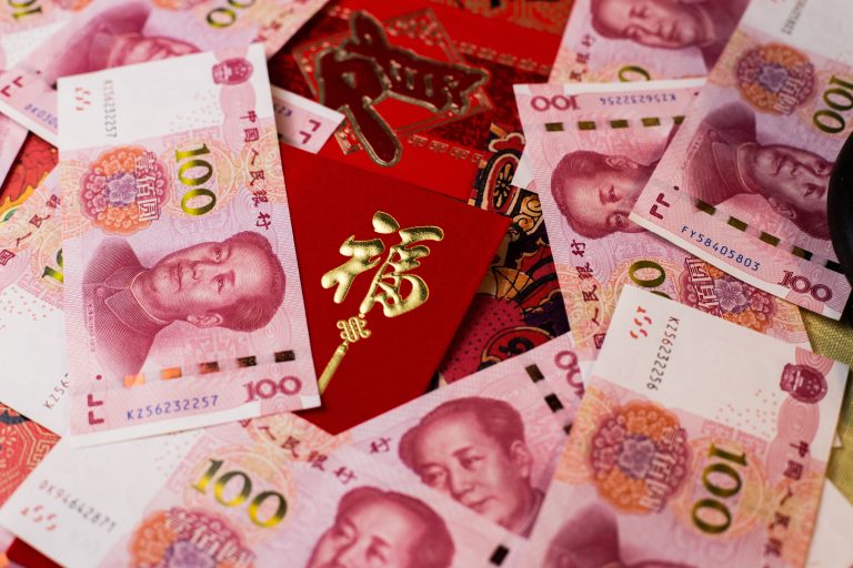 Economia chinesa desacelera, mas cresce 4,7% no segundo trimestre. Ainda assim, analistas esperavam que o PIB da China crescesse 5,1%.