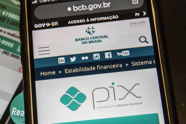 Criminosos estão explorando o 'golpe do Pix errado', aproveitando-se do Mecanismo Especial de Devolução (MED) do Banco Central para desviar dinheiro dos brasileiros, se aproveitando da função de recuperação de valores em casos de fraude