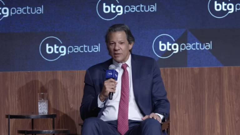 Ministro da Fazenda, Fernando Haddad, afirmou no BTG Pactual que a revisão dos programas sociais tem como objetivo controlar os gastos públicos e garantir que os benefícios alcancem quem realmente necessita