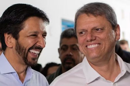 Nunes exalta Tarcísio em discurso de vitória e promete governar para todos