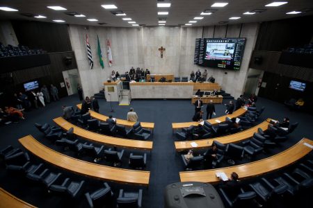 Vereadores de SP aumentam seus próprios salários em 37% após eleição