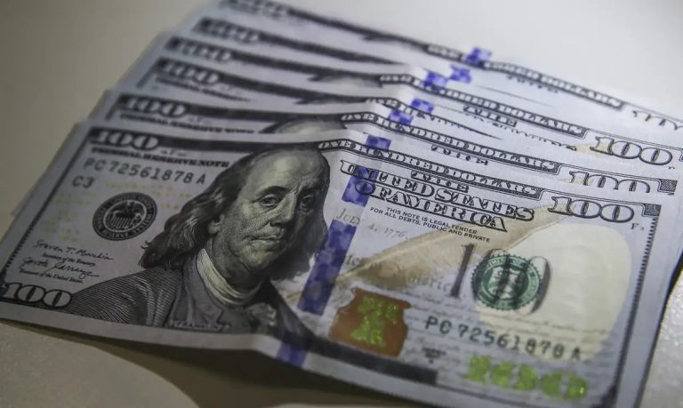 Dólar. Valter Campanato/ Agência Brasil